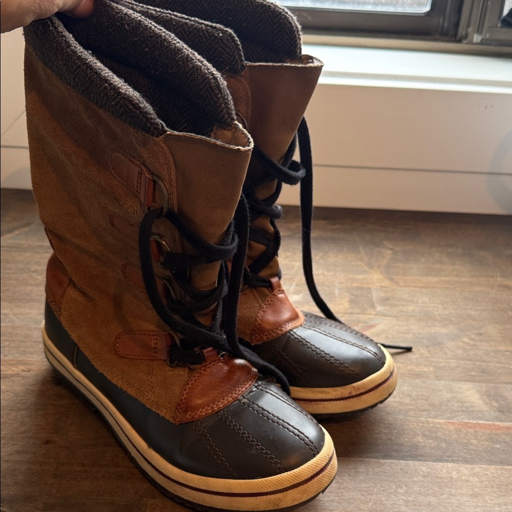 Winter Boots- - Leather. Snow and Rain